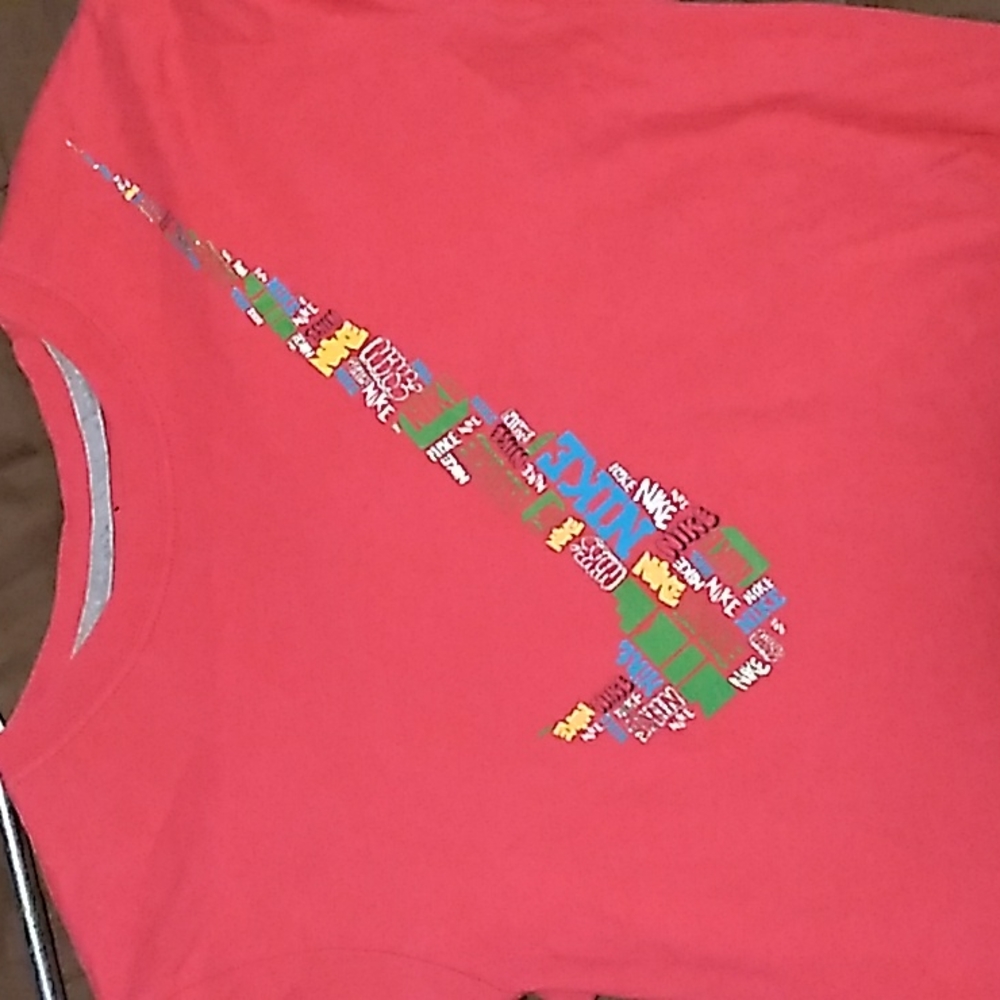 Girls size large pink Nike t-shirt